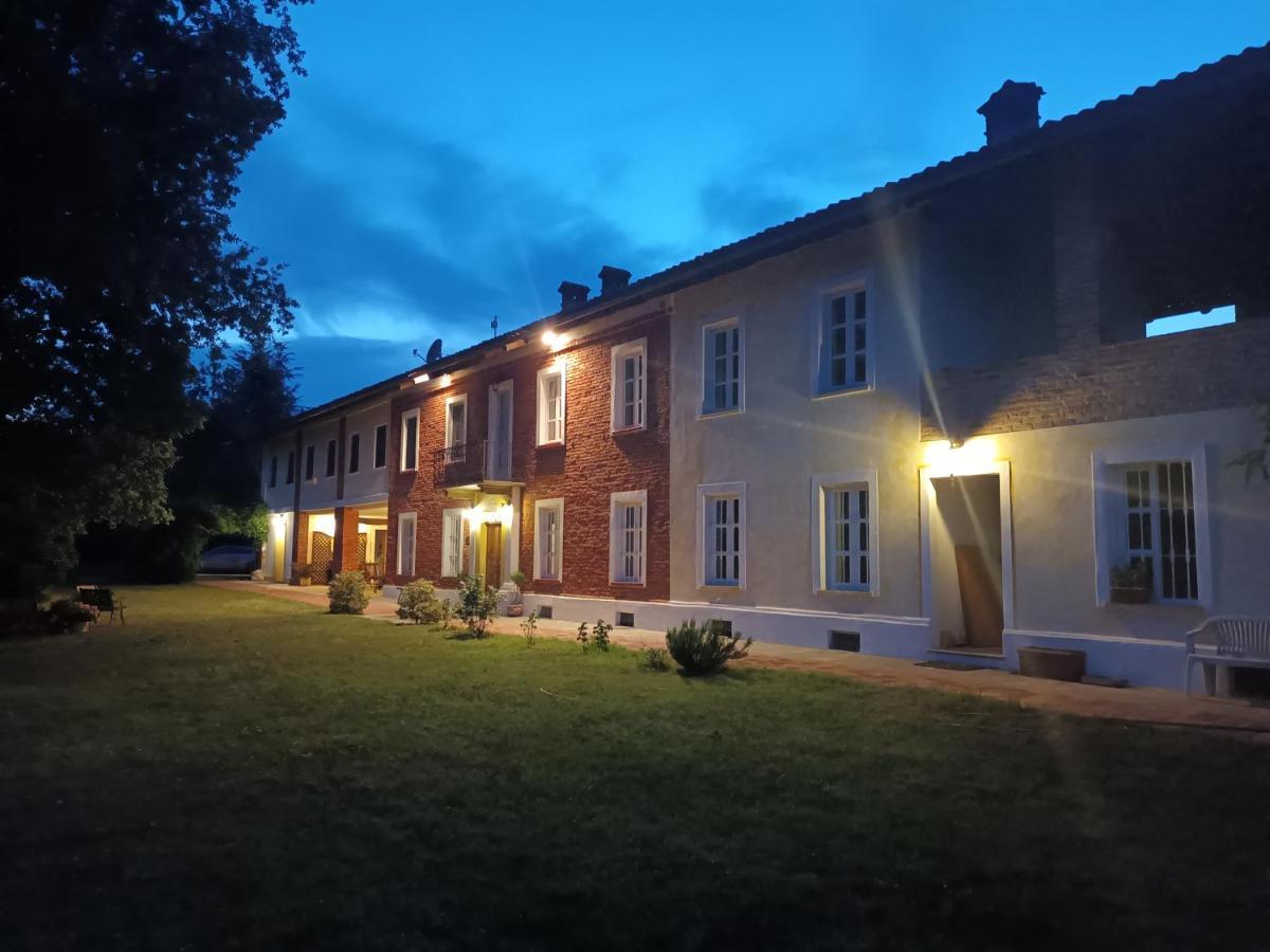Guest House La Carolina Tigliole ภายนอก รูปภาพ