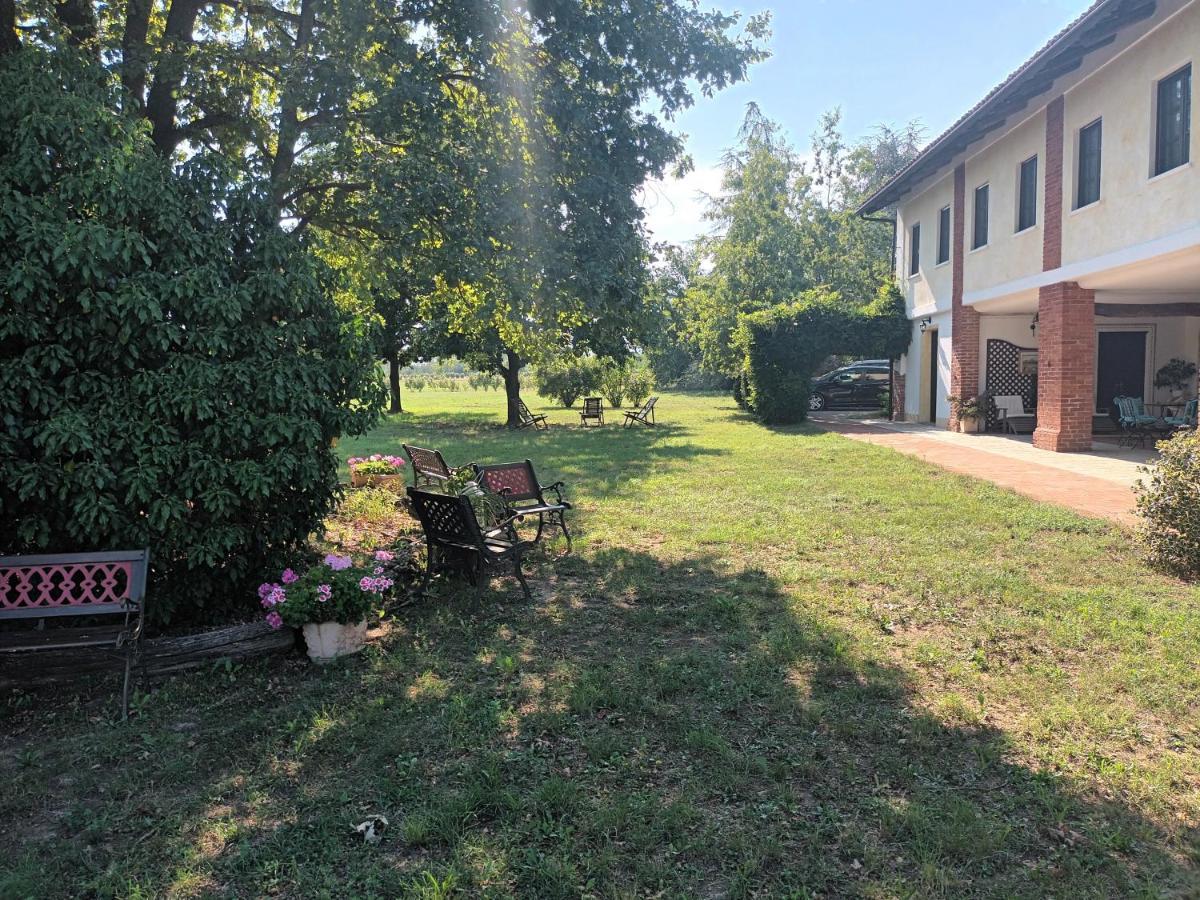 Guest House La Carolina Tigliole ภายนอก รูปภาพ