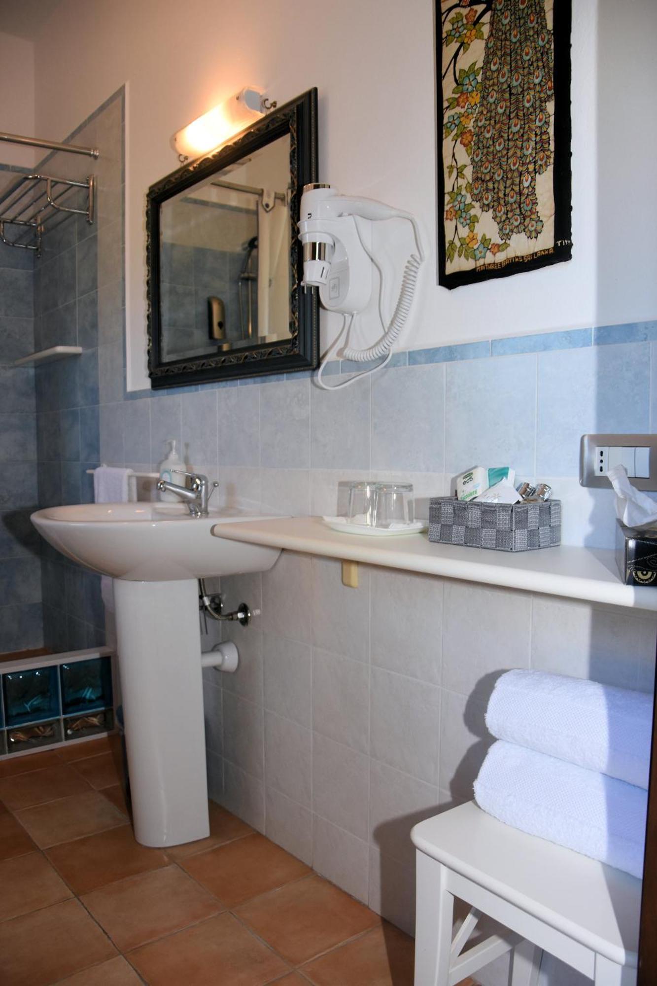 Guest House La Carolina Tigliole ภายนอก รูปภาพ
