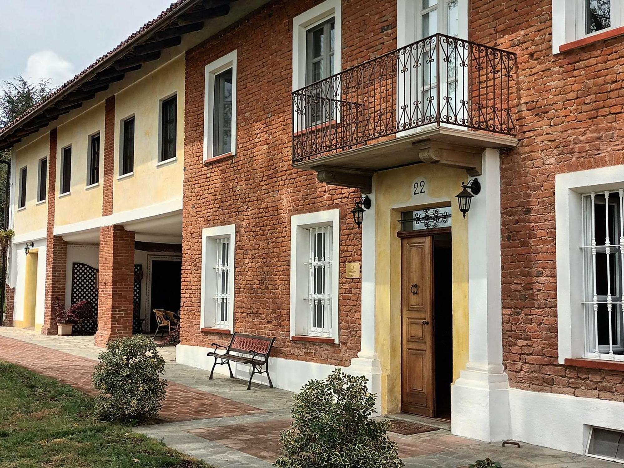 Guest House La Carolina Tigliole ภายนอก รูปภาพ