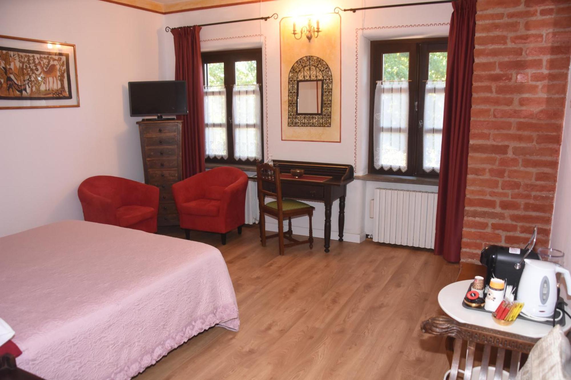 Guest House La Carolina Tigliole ภายนอก รูปภาพ
