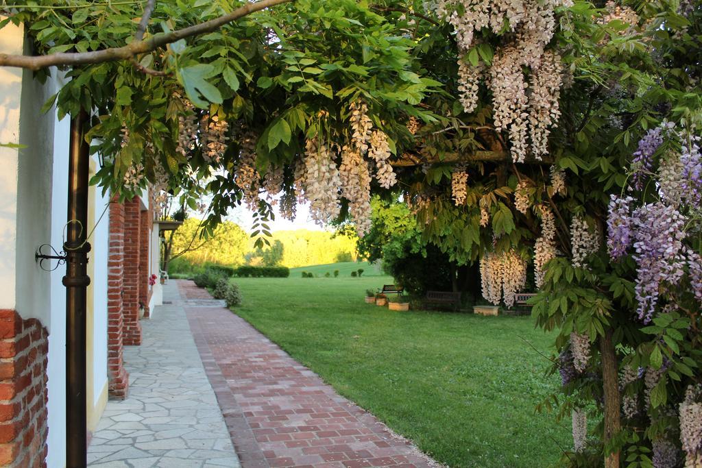 Guest House La Carolina Tigliole ภายนอก รูปภาพ